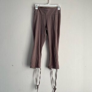 Lolë Eiliana Capri legging pant in brown with ties